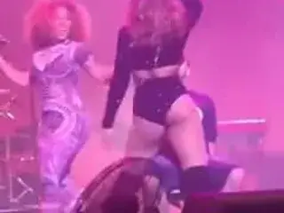 Ashanti shaking dat ass