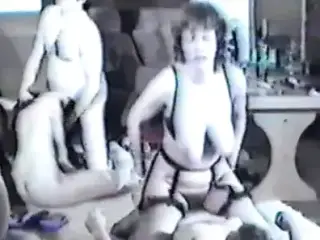 Tina Video - Netter Gruppensex mit Kurzpimmel