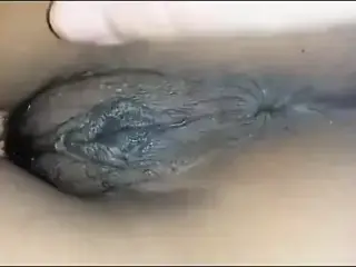 JAMAICAN GAL RUBBING FOR PUSSY