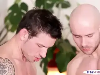 Ripped bi hunk assfucked while blown by lady