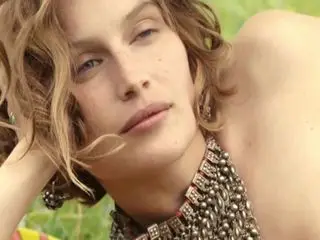 JamesBlow - Beauty Laetitia