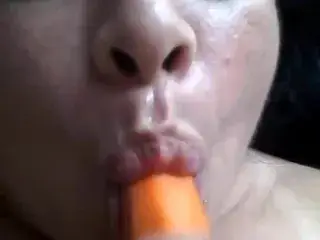 ME METO UNA ZANAHORIA OTRA VES. Tabatharojas69