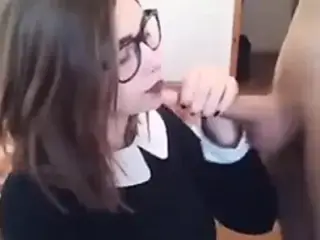 Famous cam girl does hot show
