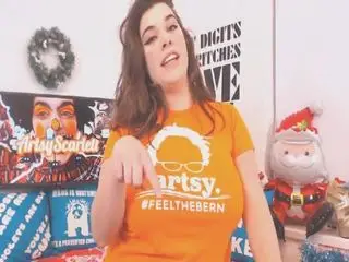 Hot Babe Toys her Pussy Until she Squirts