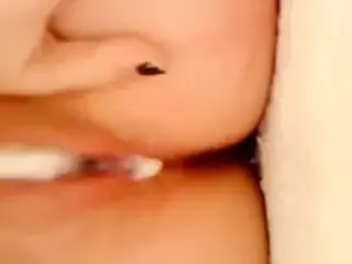 Close-up Amateur Cums with Toothbrush!