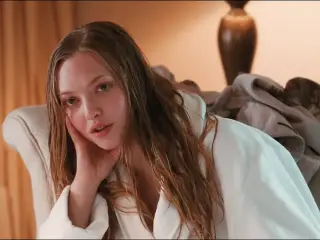 Amanda Seyfried & Julianne Moore - Chloe (2009)