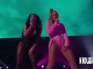 Nicki Minaj ft Beyonce - Feeling Myself ( HOT) Live