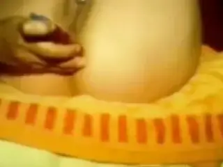 She use toys to fuck her ass