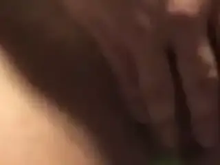Ma soumise se caresse et pisse