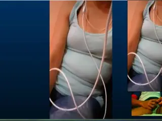 flaquita mirando verga
