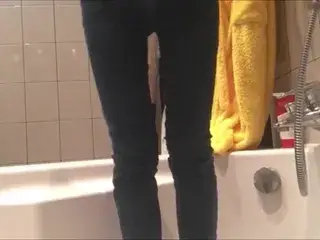 bathtub pee