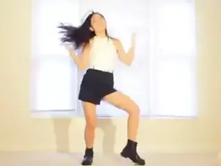 trashy mirrored dance