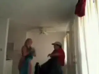 atendiendo al repartidor 11