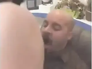 Schwanzgeile Euterschlampe laesst sich schamlos durchficken