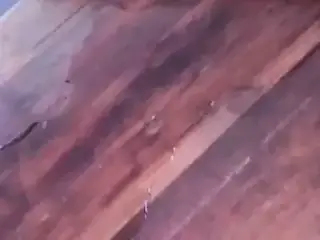 vor Geilheit auf den Tisch gepisst