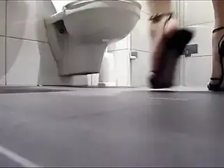 High heels scratching in the hotel