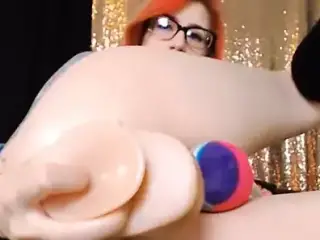 RED HEAD GIRL MASTURING ANAL