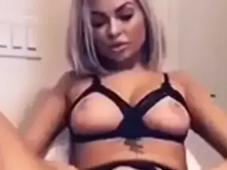 Blonde bird