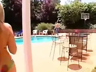 Milf Sara BubbleButt