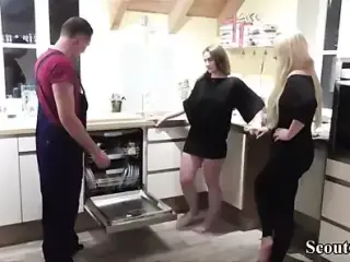 Two German Teeny Pay the Invoice for repairman with Fuck