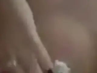 Romanca se joaca cu pizda si sfarcurile