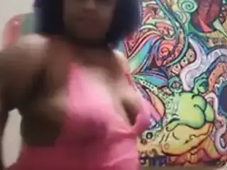 Midget got phat ass on her