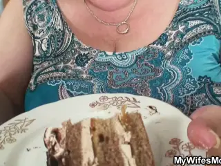 He doggy-fucks her fat blonde mom when wife came in