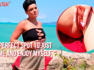 Ersties - Lou H. masturbates under a blue sky
