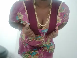 Gaaji Tamil housewife drilling carrot into the pussy