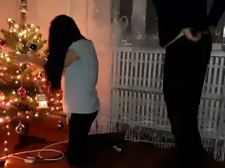 While my sister decorates the tree, I masturbate my pussy