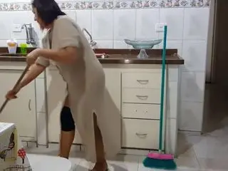 Rotin Woman in kitchen