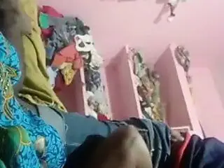 desi aunty has sex with young guy