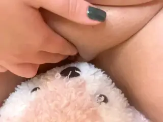 Cute pussy humps a stuffy and squirts