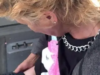 Sexy mature sex in dirty car