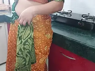 Virgin maid fucking by boos.virgin maid ki seel d di shab ne sari paticot uta ke mota land gussa diya.