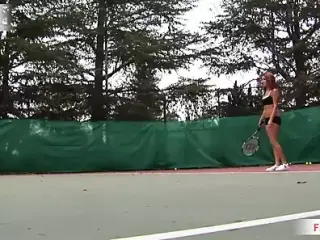 Hot Tennis Girls ficken riesigen Schwanz