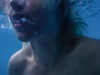 Fucking her underwater