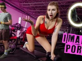 Scarlet Spunk Gets Her Wet Pussy Stretched Wide At The Gym