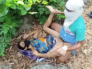 Devar Ne bhabhi ko jungle mein lekar jakar bahut chudai ki