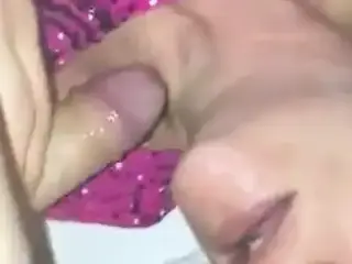 Milf italiana succhia