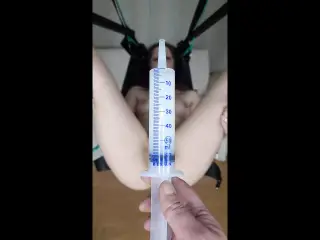 Hard cross-fertilization with syringe in the love swing