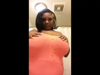 Solo big tit bbw plays with shirt tie