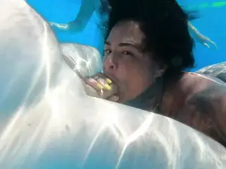 Holiday Pool Orgy Blowjob fun & underwater camera