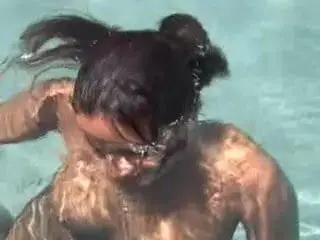 Aquatapes - Daisy Loves The Water underwater