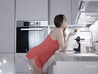 I Need Your Body, Davina