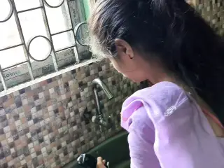 INDIAN DESI HOT GIRL PARNITA SEX IN KITCHEN
