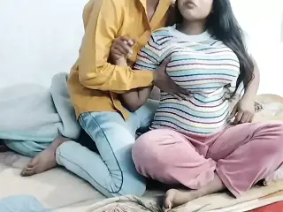 Bade bhai ka rista leke gaya tha or apni bhabi ko chod diya. Big boobs xxxsoniya hot chudai