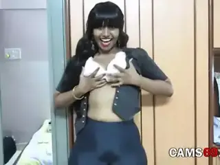 Indian Woman Took off her Clothes on Webcam