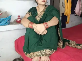 Beautiful sexy bhabhi in green saree