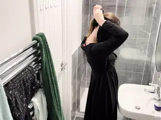 OMG!!! Hidden cam in AIRBNB apartment caught muslim arab girl in hijab taking shower and masturbate